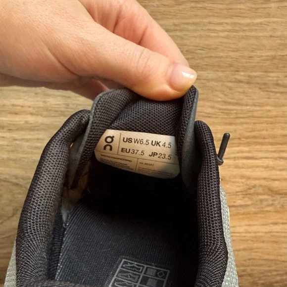 On Running women’s Athletic Shoes in greenish grey - Picture 5 of 5